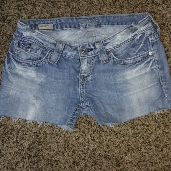 Shorts - Picture 3 of 5